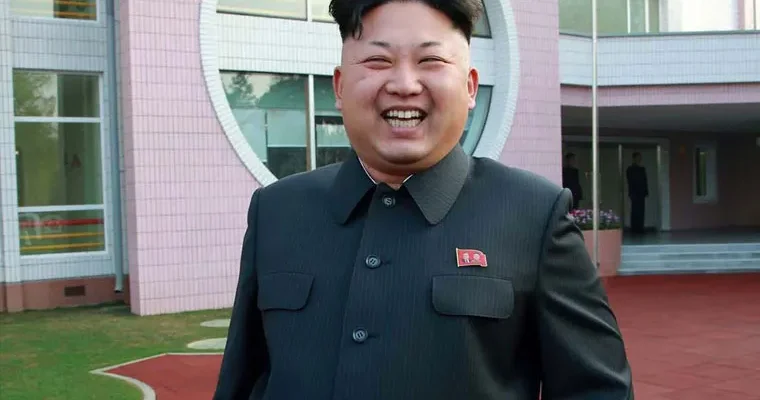 Kim Çen In koma iddialarından sonra ictimaiyyət qarşısına çıxıb
