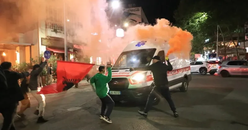 Tiranada etirazçılar baş nazirin iqamətgahına hücum çəkdilər