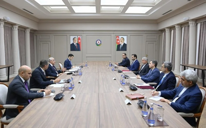 Baş nazir Reza Salehi Amiri ilə görüşüb