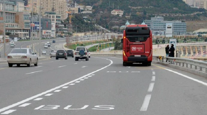 DYPdən sürücülərə növbəti XƏBƏRDARLIQ Avtobus zolağına daxil olan ...