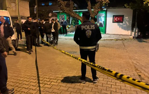 İzmirdə polislərə silahlı hücum Yaralılar var