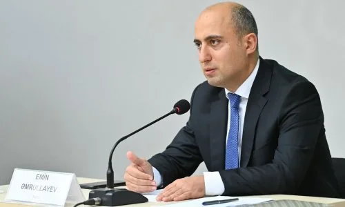 Alimlərə elmi adlarına görə ödəniş etmək doğru deyil Emin Əmrullayev