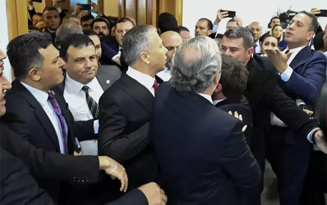 Ali Yerlikaya hücuma məruz qaldı Video