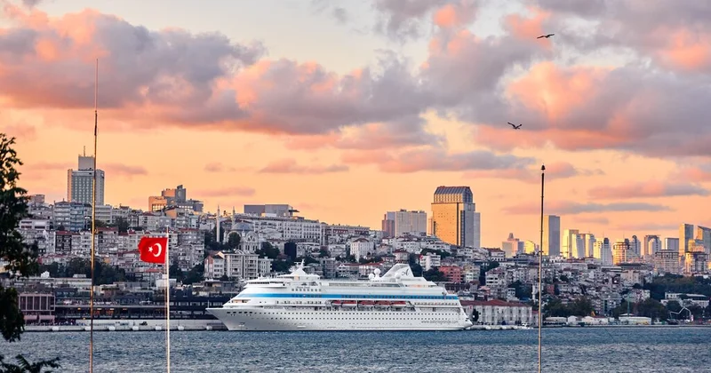 Турция отказалась пускать в Стамбул российский лайнер с 600 пассажирами после запрета на вход в Сочи турецкого парома