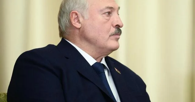 Lukaşenko korrupsiya qalmaqalı fonunda Zelenskini xəbərdar edib...