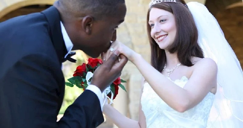 Çoxu əcnəbilərlə sırf pula görə ailə qurur AÇIQLAMA