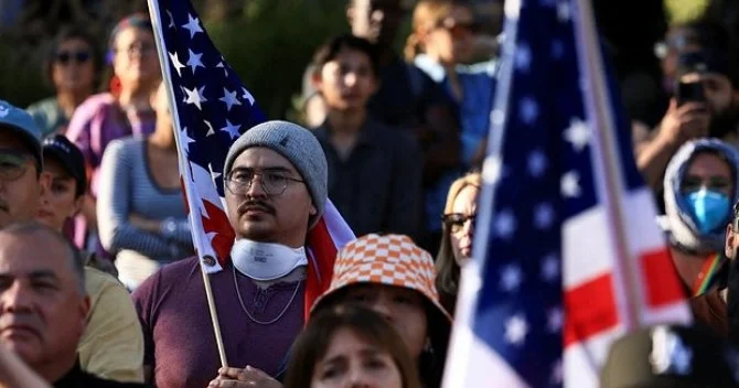 Vaşinqtonda minlərlə insan küçələrə axışdı: deputat da var