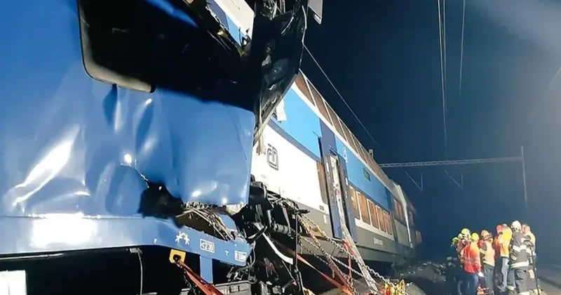 Çexiyada sərnişin qatarı qəzaya uğrayıb, 42 nəfər xəsarət alıb