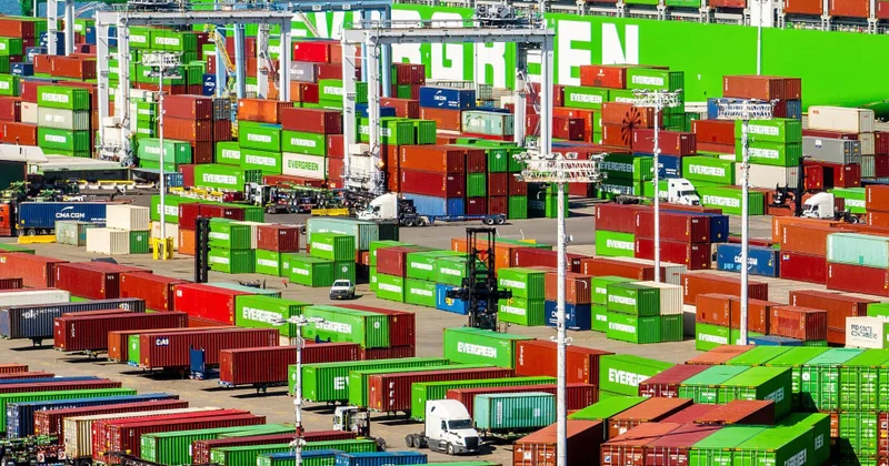 Macar politoloq: Avropa nəqliyyat marşrutlarının şaxələndirilməsində maraqlıdır