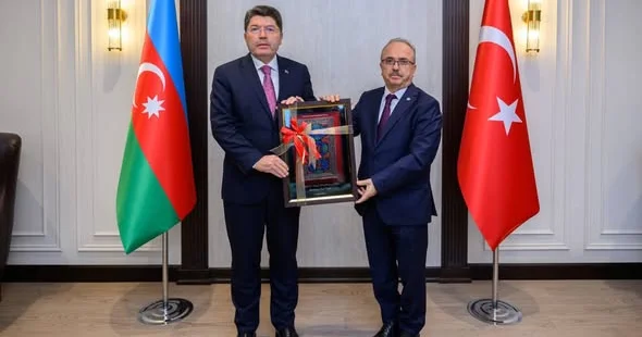 Türkiyənin ədliyyə naziri səfir Birol Akgünlə görüşüb