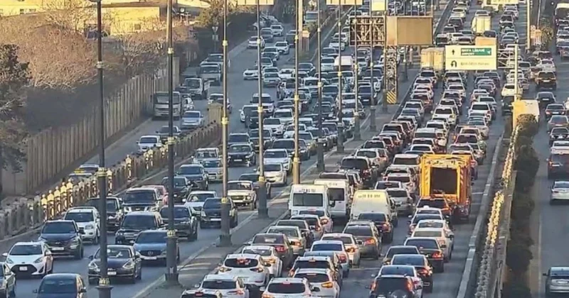 Sürücülərin NƏZƏRİNƏ: Yollarda tıxac var