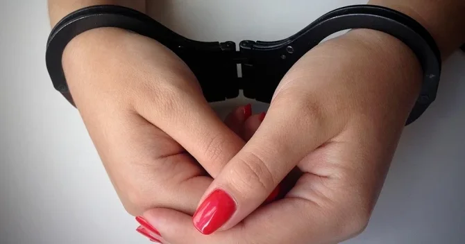 Qızıl alveri adı ilə 62 min manatlıq dələduzluq edən qadına 6 il həbs cəzası verildi