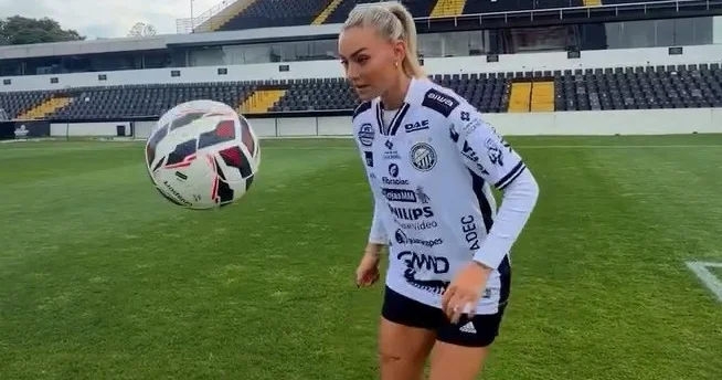 Aycan Yanaç ilk “YouTube” videosu üçün “Fənərbağça”nın əfsanəsi ilə görüşüb VİDEO