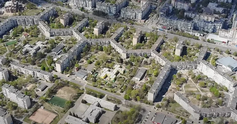 Bu binada bir otaqdan digərinə getmək 1 saat çəkir