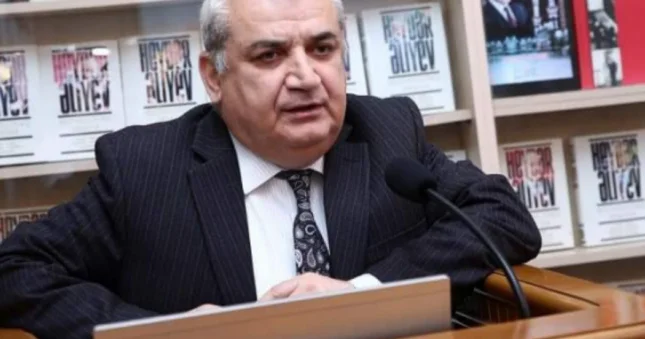 Əmrullayev təhsilə ayrılan pulları israf edir Dosent