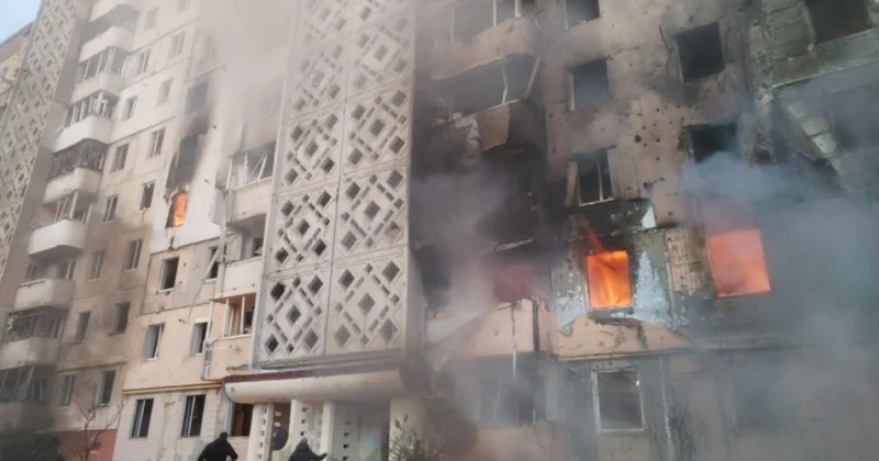 Зеленский: под руинами дома в Тернополе могут быть 22 человека