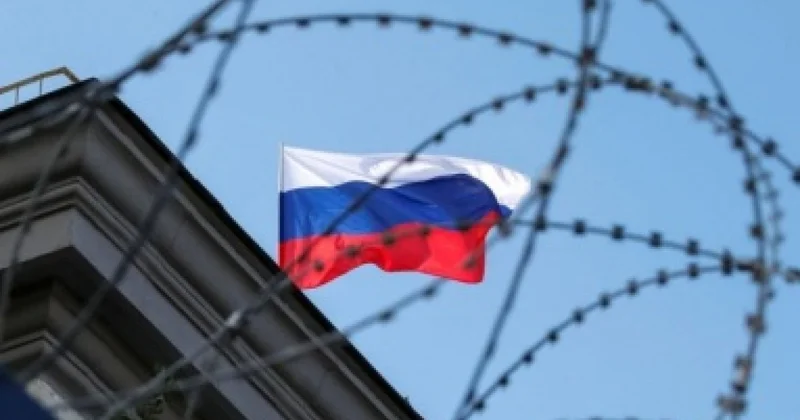 100 пакетов санкций против России