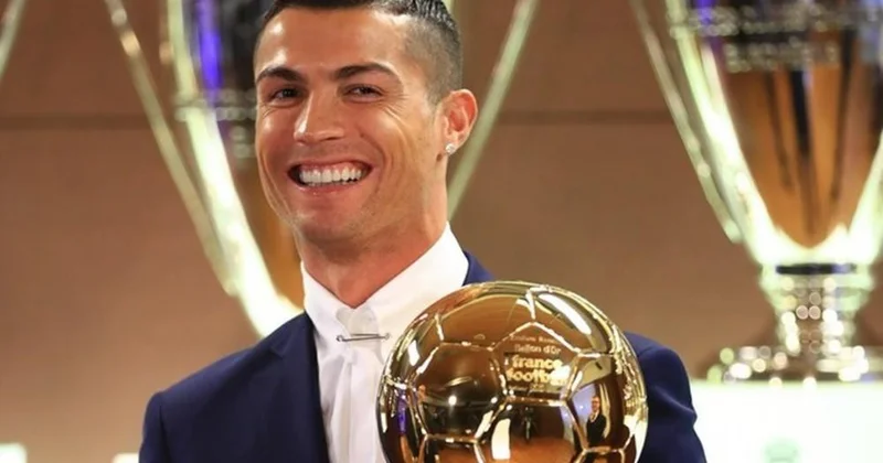 Tramp Ağ Evdə Ronaldo ilə “futbol oynadı” Video