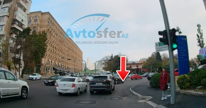 Nazirliyin qabağındakı lyuk qəza təhlükəsi yaradır VİDEO