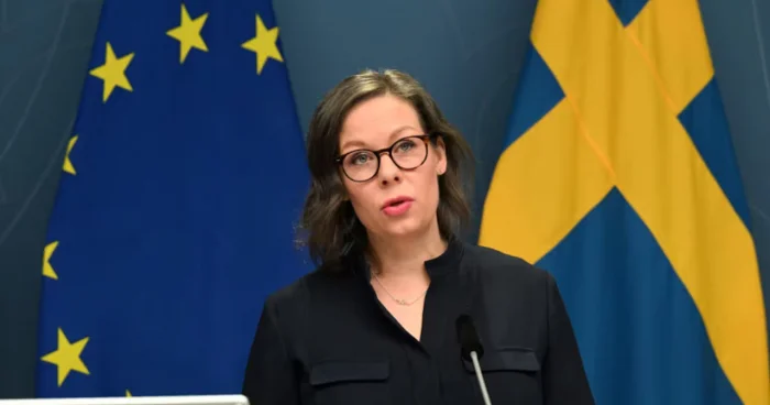 İsveç: “Rusiyaya qarşı sanksiyaların 100 paketi”