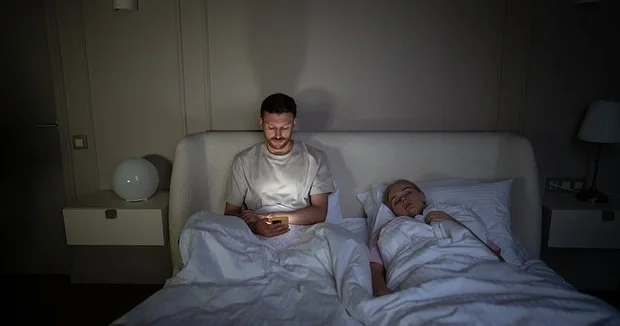 Gecə işıq yanan otaqda yatanlara XƏBƏRDARLIQ