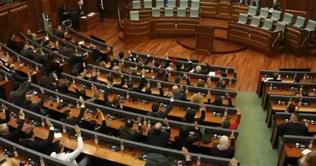 Kosovoda Parlament buraxıldı növbədənkənar seçki olacaq