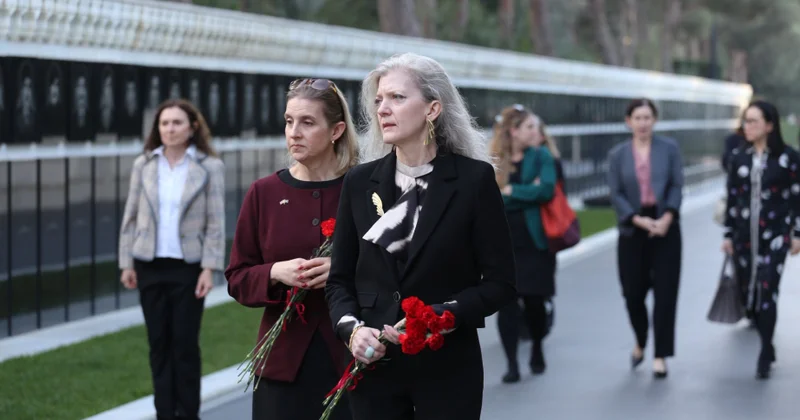 ABŞ Dövlət Departamentinin müşaviri Bakıda Şəhidlər xiyabanını ziyarət edib