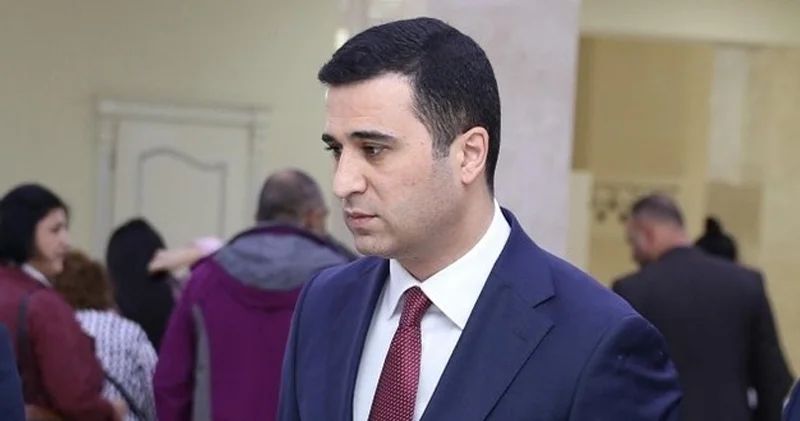 Sadiq Əliyev rəisi işdən çıxardı (FOTO)