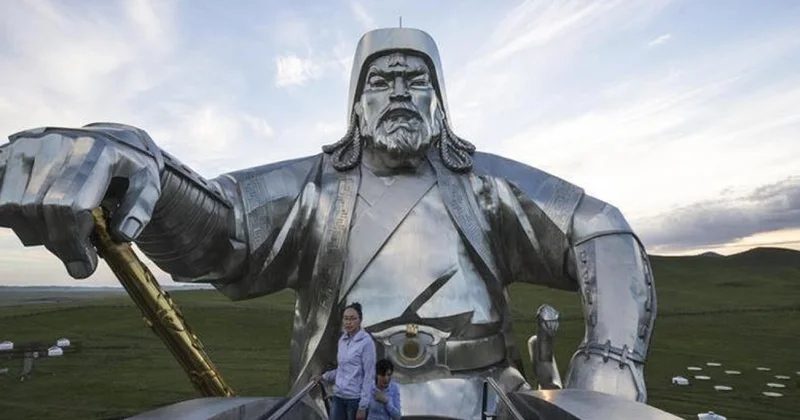 Monqolustan Çingiz xana görə sərhədlərini bağlayır