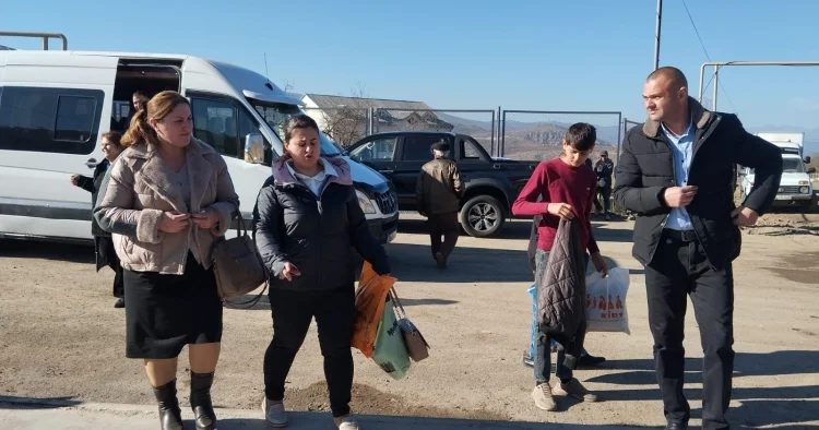 Yurduna qayıdanların sevinci FOTOLARDA