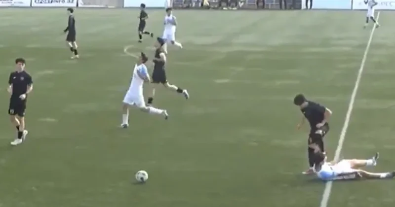 AFFA U 17 də insident Hakim hər iki futbolçuya qırmızı vərəqə verdi VİDEO