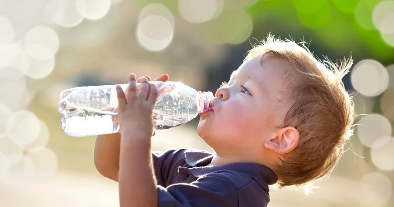 İnsulinin təbii rəqibi: Suyun şəkərlə mübarizədə əsas müttəfiqdi 6 səbəb