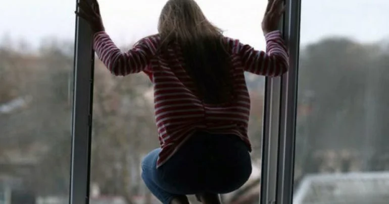 Трагедия 16 летней Нурджан: родственники отказались от девочки, но пришли в приют за ее деньгами Minval Politika