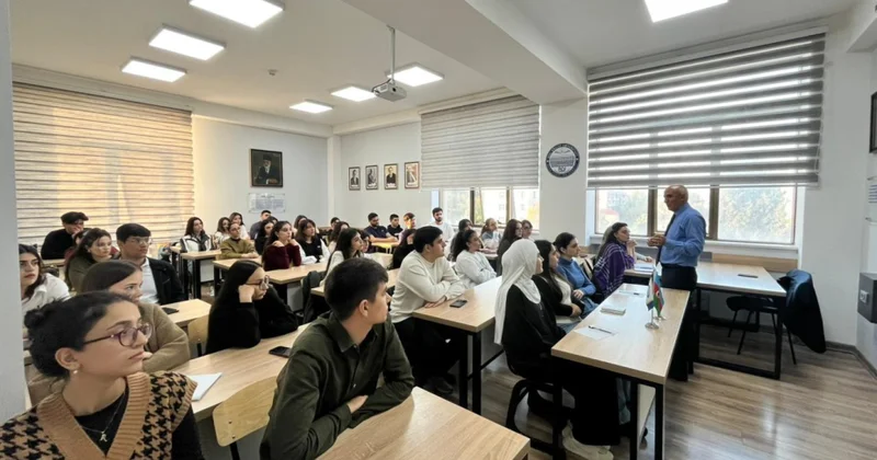 Türkiyənin Ərciyəz Universitetinin professoru BDU nun SABAH qruplarının tələbələrinə ustad dərsi keçib