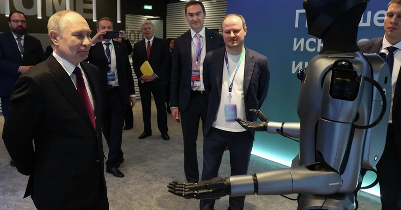 Robot Putin üçün rəqs etdi Video