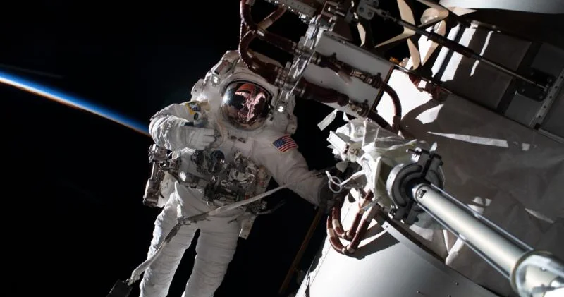 Üç astronavt kosmosda qalıb Geri dönüş kapsulasının zədələnib