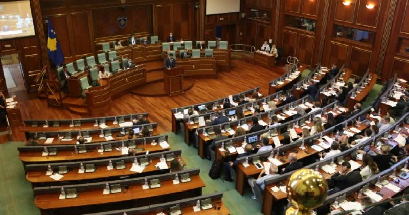 Prezident paramenti buraxdı Hökumətin yeni tərkibinə görə