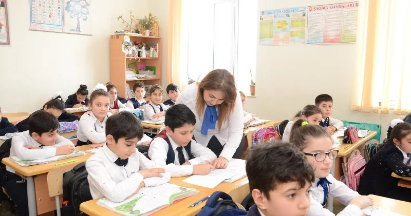 Azərbaycanda sadəcə müəllimlər saathesabı işləyir NAZİR