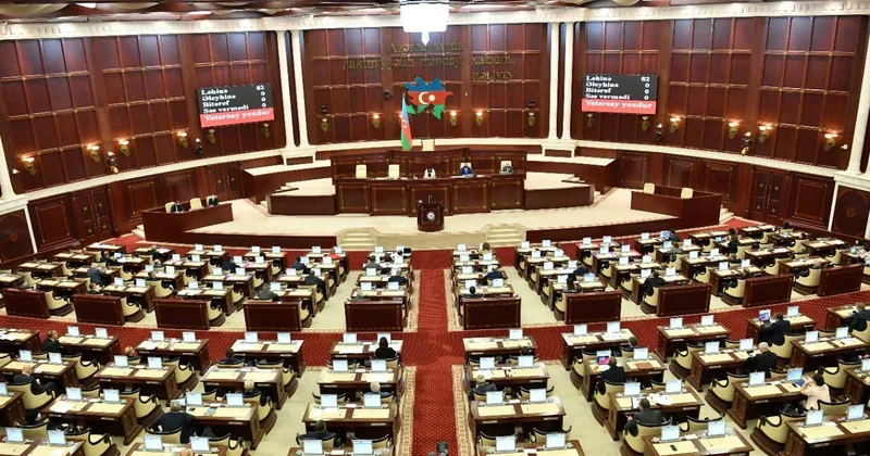 Sədrlə deputatın söz savaşı VİDEO