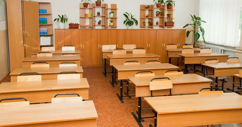 Müəllimlərin bir çoxu məktəbdə oturmağa yer tapa bilmir NAZİR