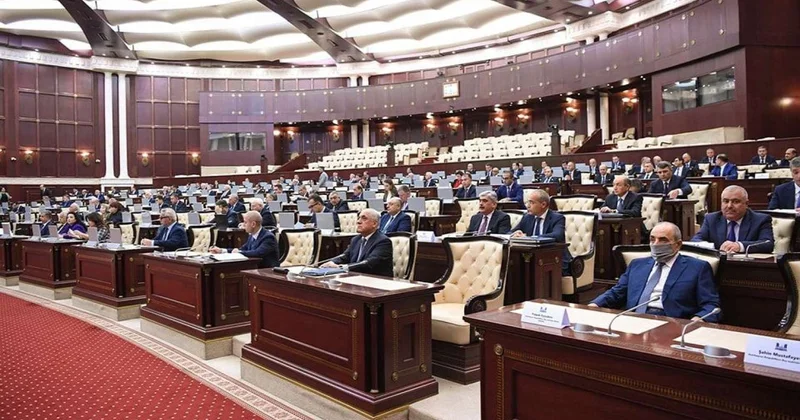 İki deputatın YAP a keçəcəyi deyilir “Kimlərsə mövzu qıtlığı yaşayır”