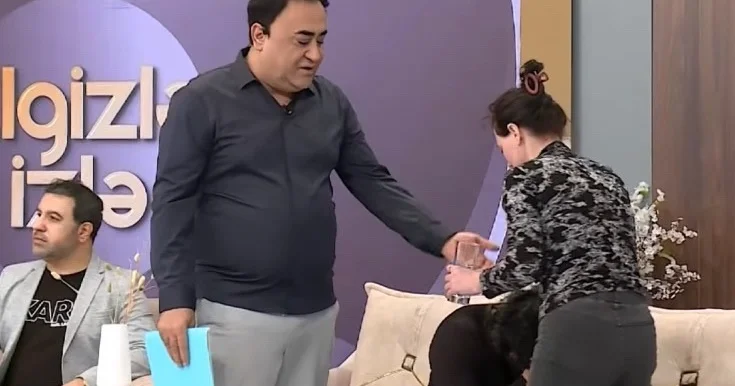 Elgizdən efirdə halı pisləşən şəxsə fərqli reaksiya KONKRET