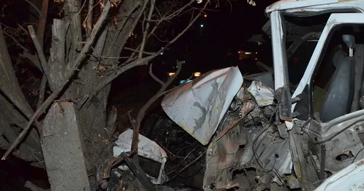 Спасатели извлекли тело погибшего из рухнувшего в овраг грузовика в Шамахинском районе