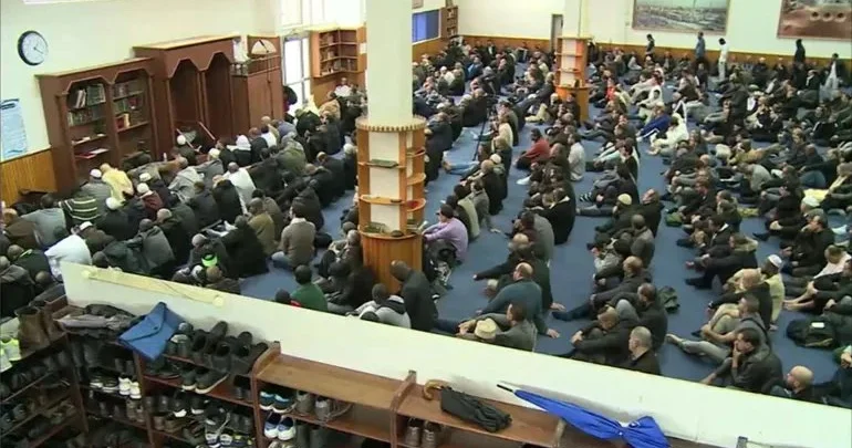 Fransada gənc müsəlmanlar arasında dəyişən dini adətlər...