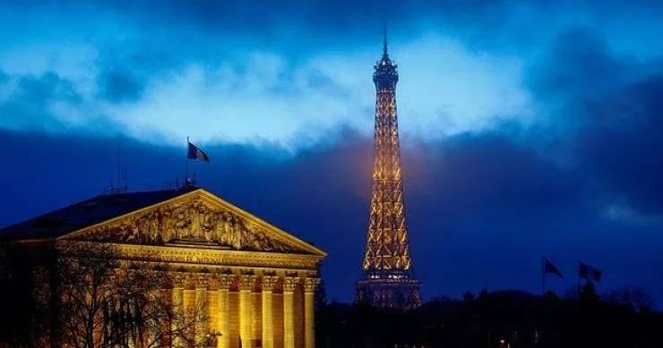 Parisdə 170 mindən çox ev işıqsız qalıb