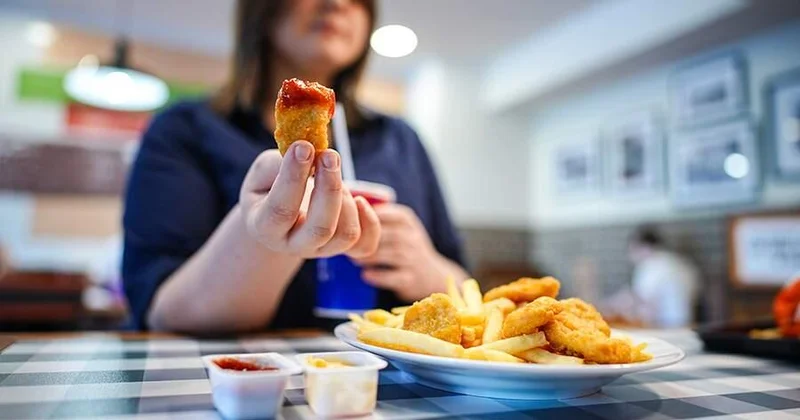 Диетолог объяснила постоянное желание перекусить