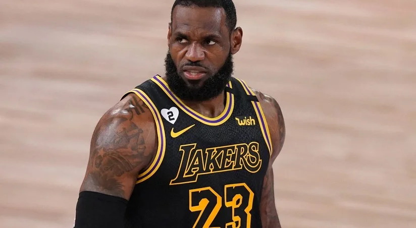 Lebron Ceyms NBAda tarixi rekorda imza atıb