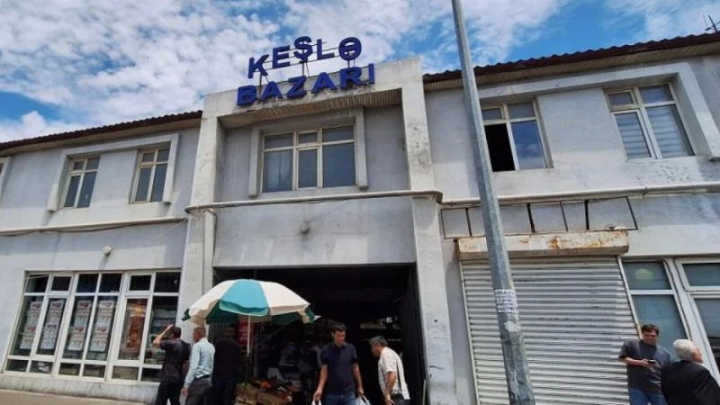 Keşlə bazarı sökülür Narazılıq var