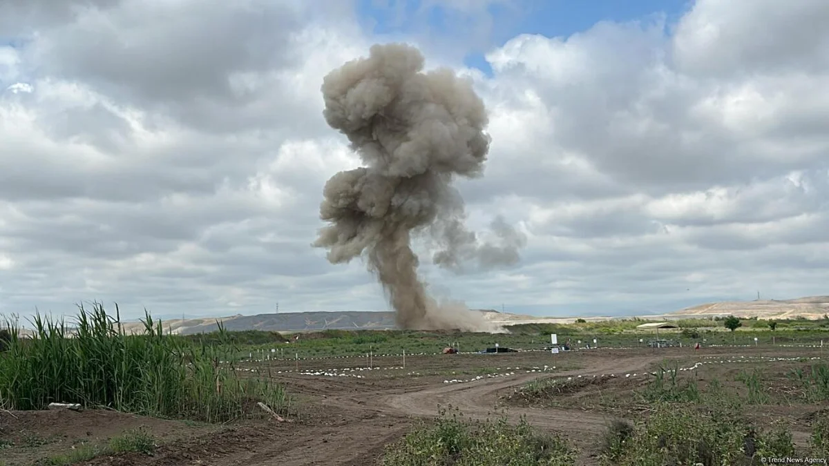 Азербайджанский военнослужащий подорвался на мине