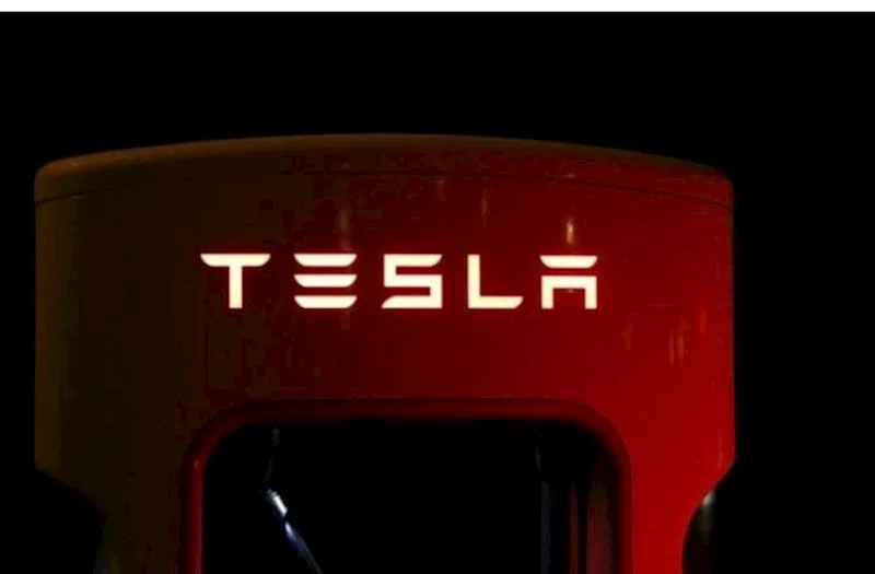 Tesla yüzminlərlə avtomobili geri çağırdı Qəza riski yaradır